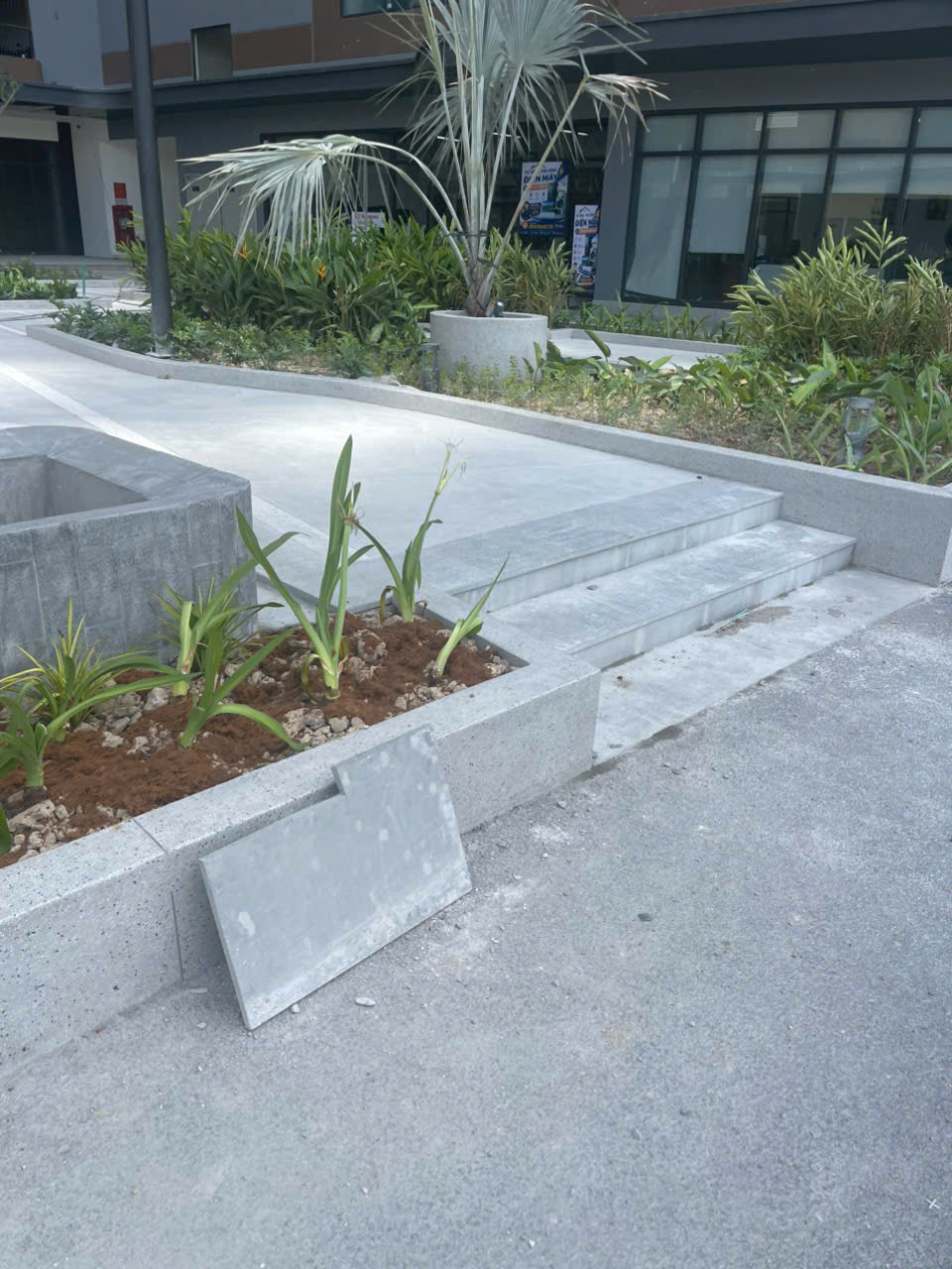 Thi công sàn đá rửa và granito cảnh quan